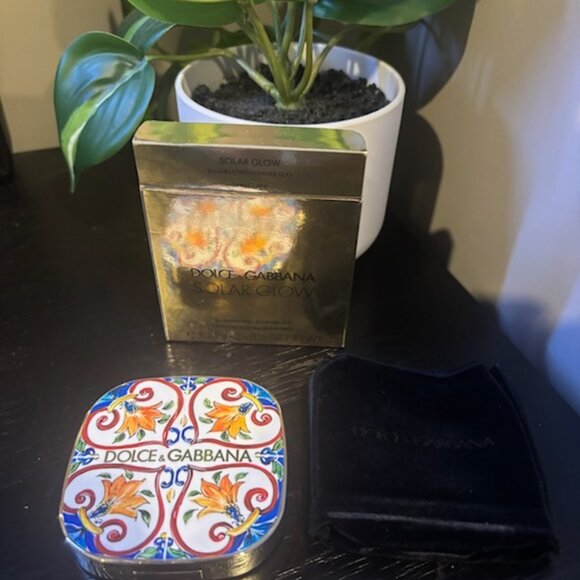 DOLCE & GABBANA Solar Glow Illuminating Powder Duo - 1 Sweet Pink - Picture 2 of 3